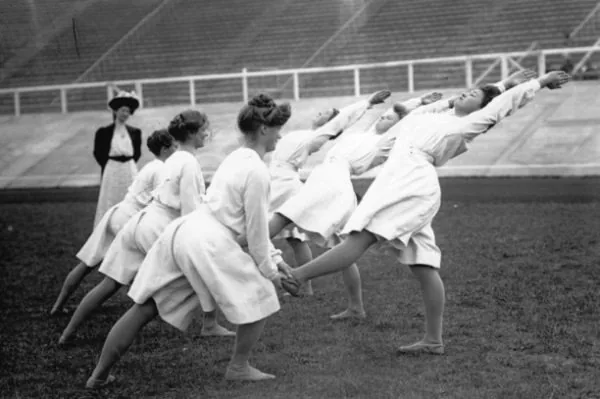 1908 London Olympics' athletes doing yoga! Try our insight meditation at home!