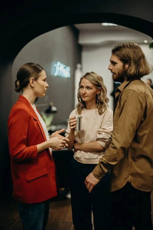 Don’t Blame. An argument is all about presenting facts and proving your point. It is never about blaming the person on the other side, whether it is a friend of yours or someone you are meeting for the first time.