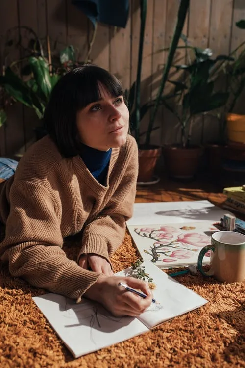 Women painting and practicing art therapy