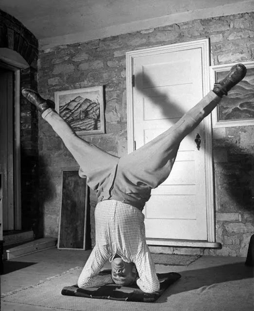 John Jacob Niles yoga | headstand | forearm stand | Pincha Mayurasana | learn how to do a headstand with peace inside me